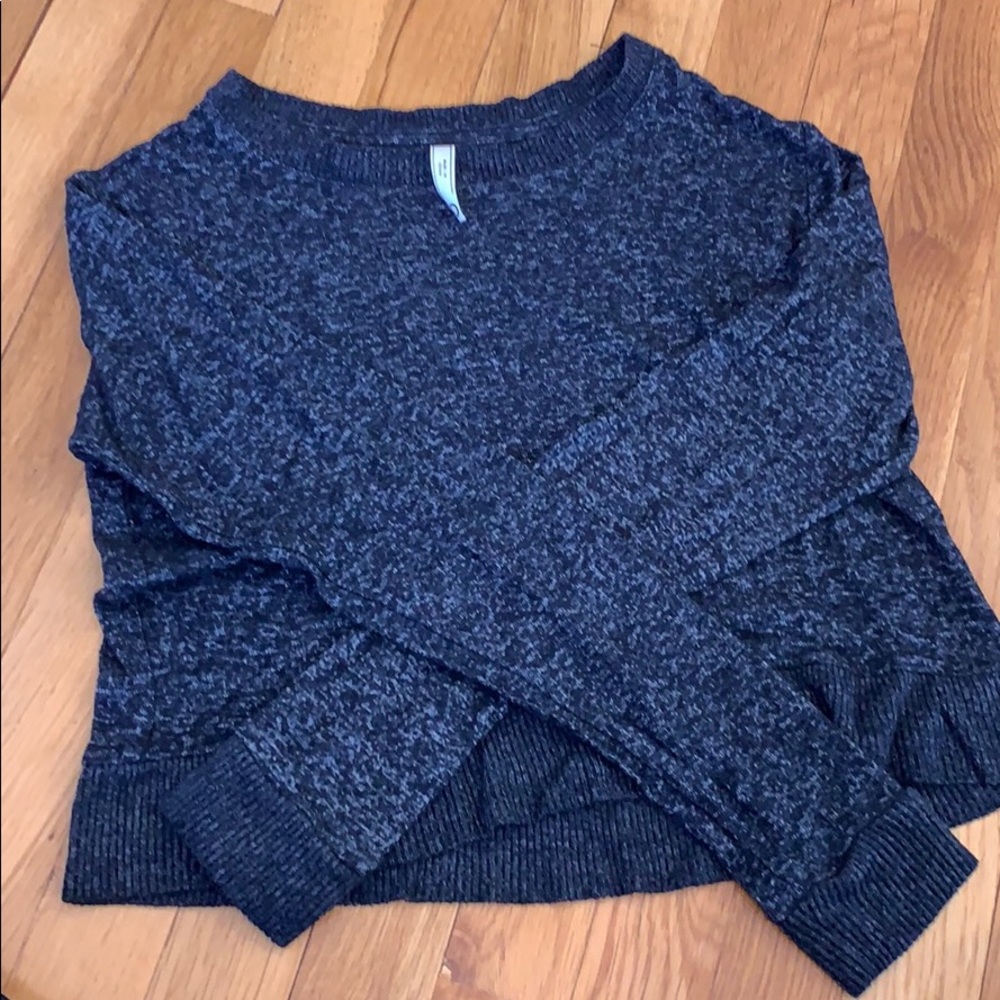 black long sleeve tee